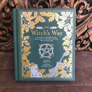 Wicca The Witch’s Way Witchcraft Spells by Shawn Robbins & Leanna Greenaway Book